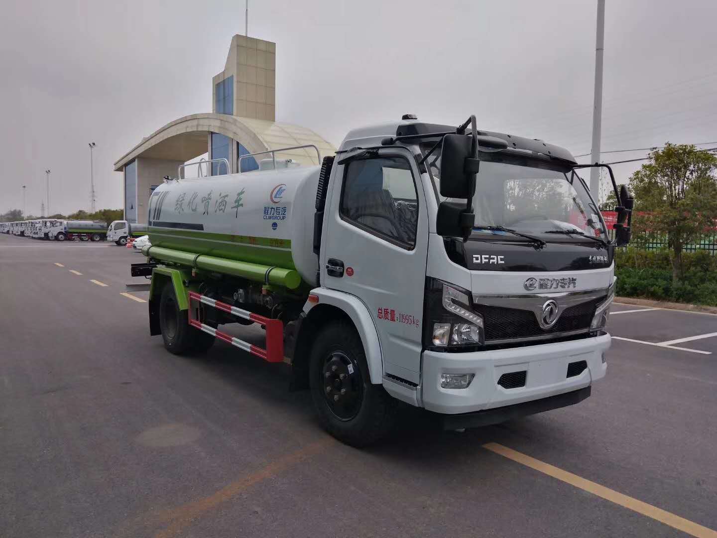 東風大多利卡8噸灑水車