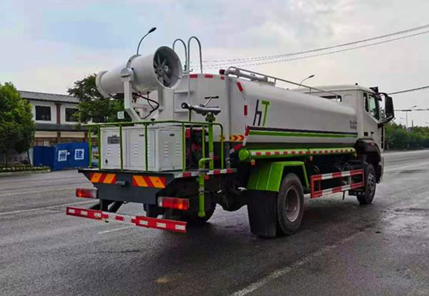 重汽豪瀚12方國六灑水車后面圖